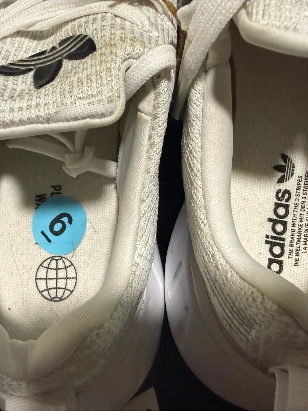 adidas unisex White Knit Casual Sneakers